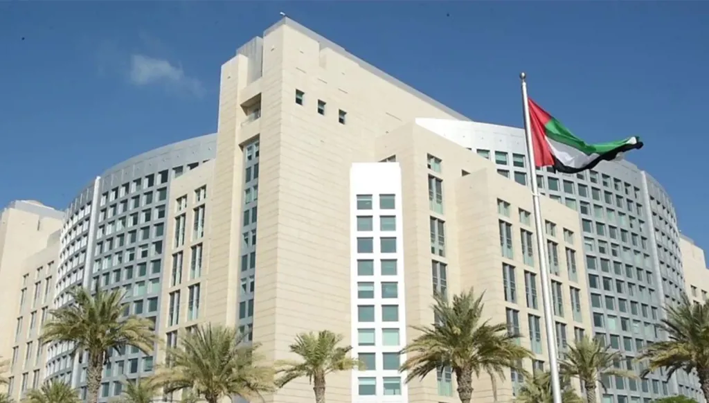 الإمارات ترصد صاروخين باليستيين قادمين من إيران... وتؤكد جهوزيتها للتعامل مع أي تهديد
