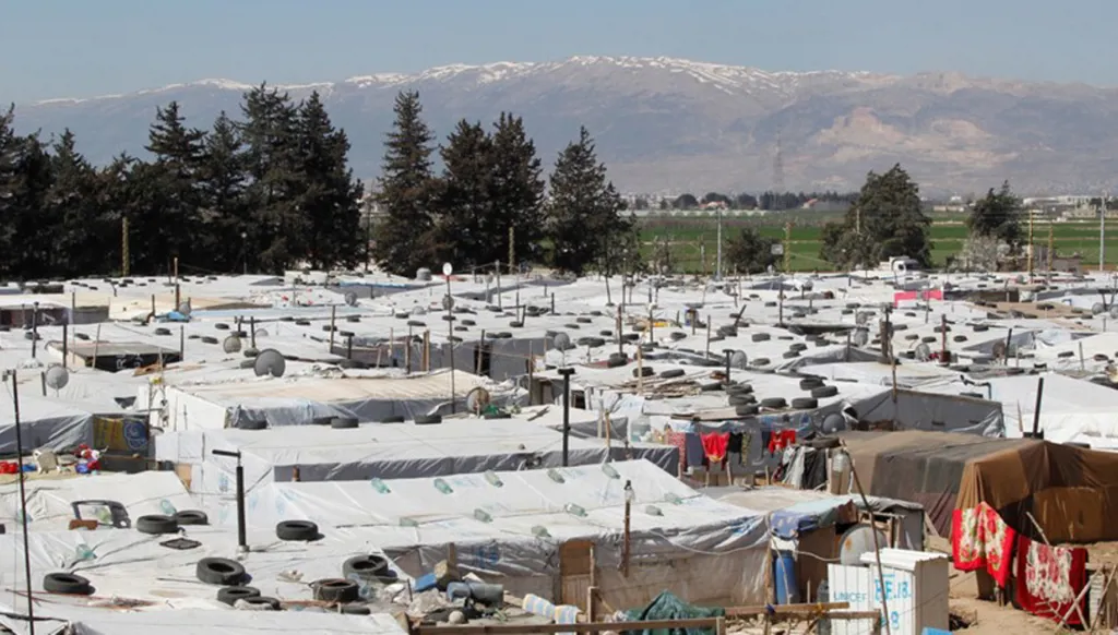 كارثة بيئية وصحية موثقة بقاعاً... مخيم برالياس للنازحين يلوث المياهش