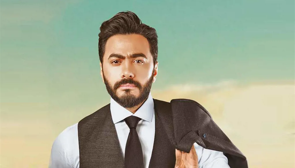 بالفيديو... تامر حسني يحقق أمنية فتاة "كيس الشيبس"