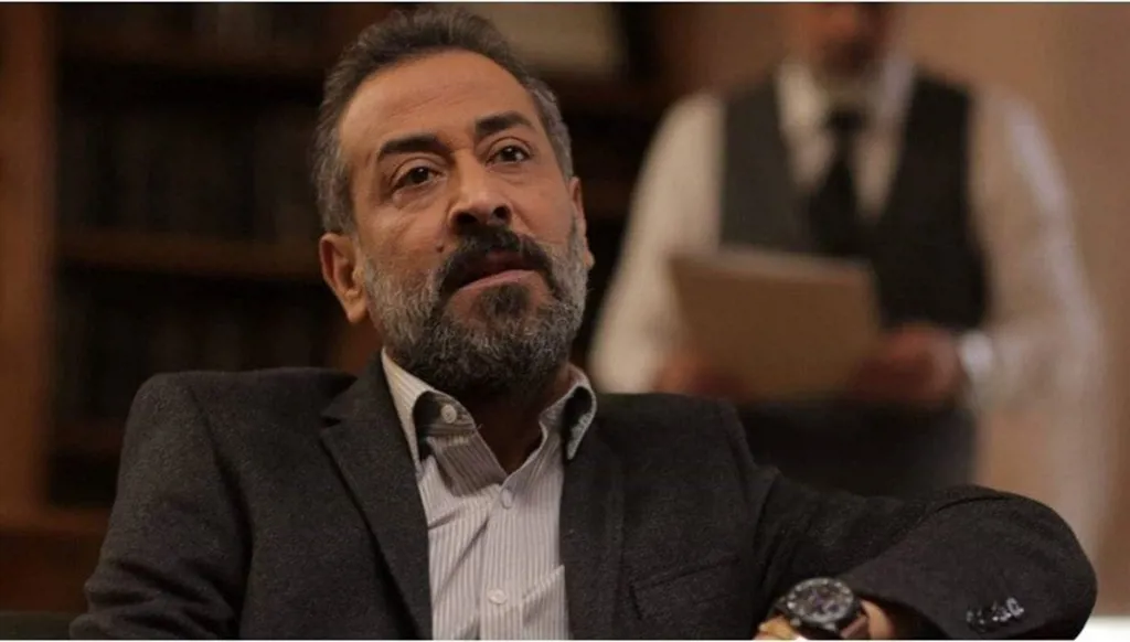 الممثل السوري عبد المنعم عمايري يتعرّض للضرب والرفس في أحد شوارع سوريا