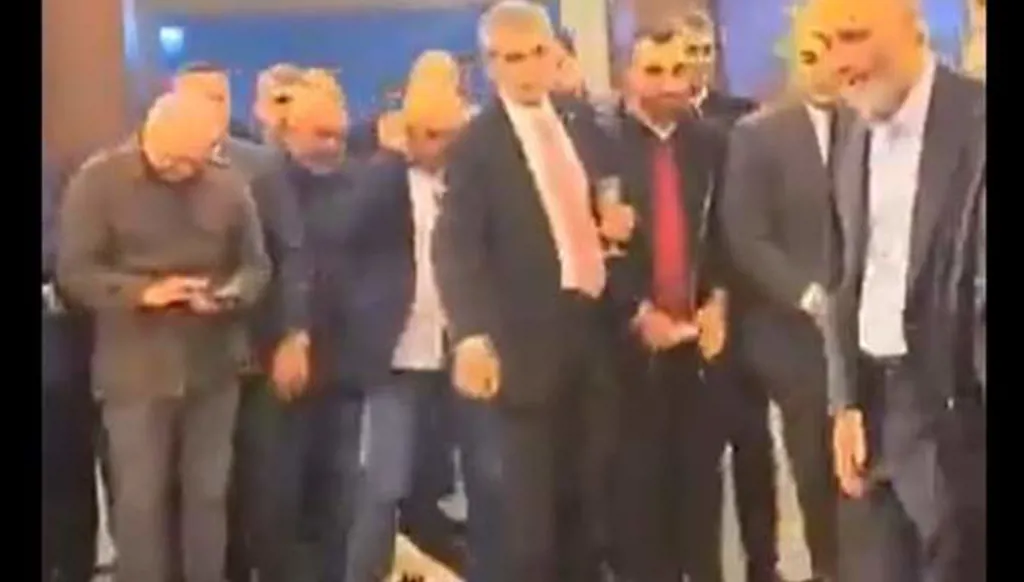 جعجع يدبك فرحاً بسقوط نظام بشار الأسد (فيديو)
