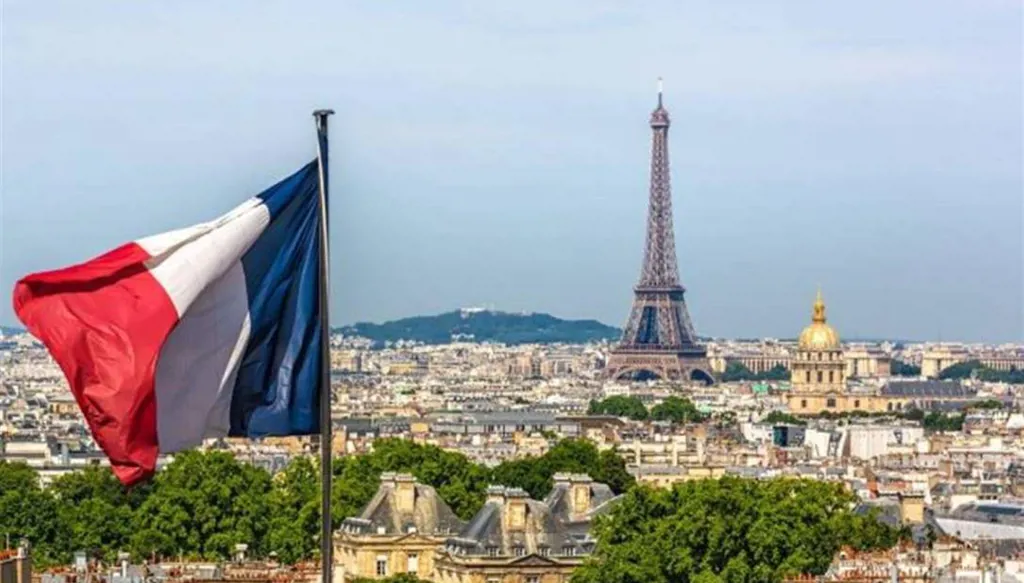 باريس تستدعي السفير الإيراني منددة بوضع "لا يمكن تحمله" لـ"رهائن" فرنسيين