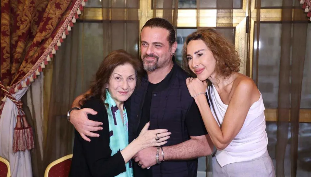 يوسف وورد الخال ينعيان والدتهما مها بيرقدار: الحبّ رحلت