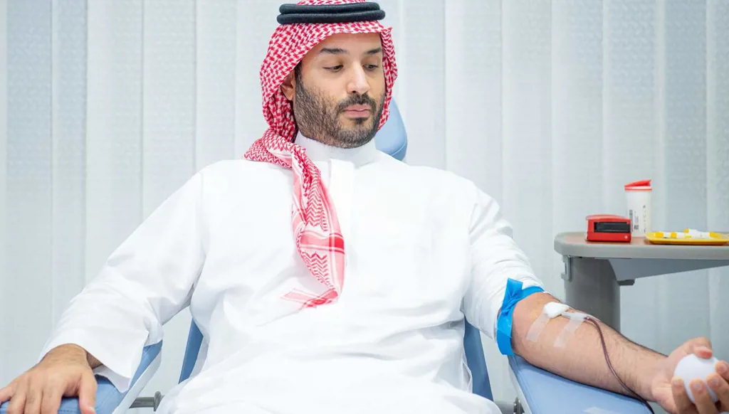 ولي العهد السعودي يتبرّع بالدم ضمن حملة سنوية لتعزيز التبرع الطوعي