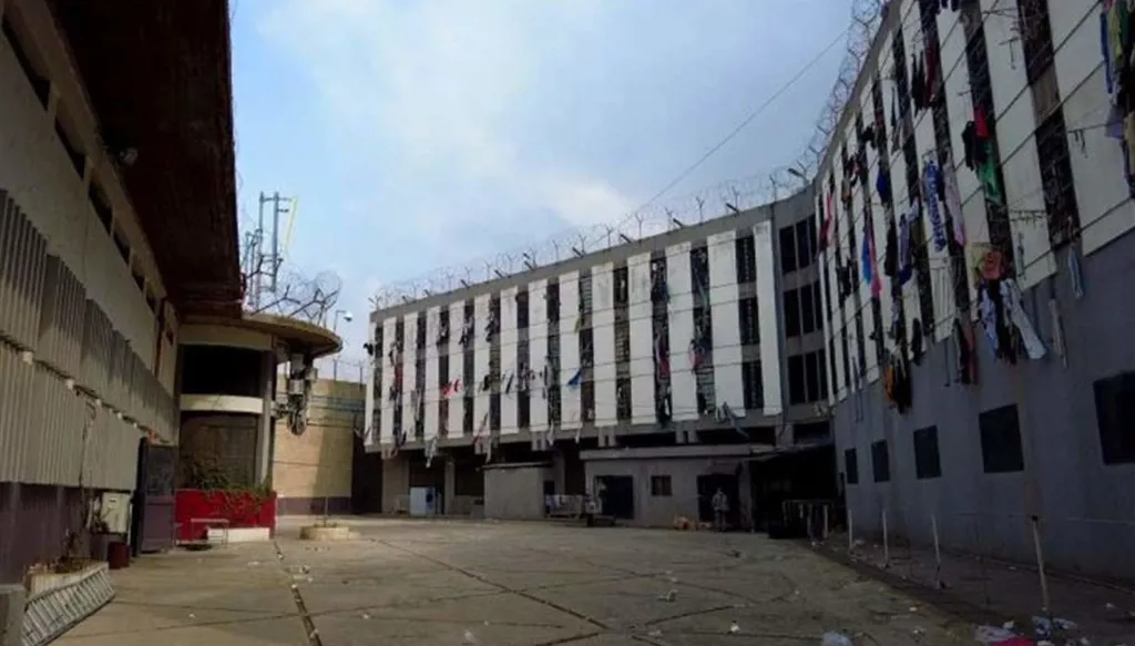 هل على لبنان استبدال "خوش أمديد" الفارسية بعبارة "Hoś gelidness" التركية؟
