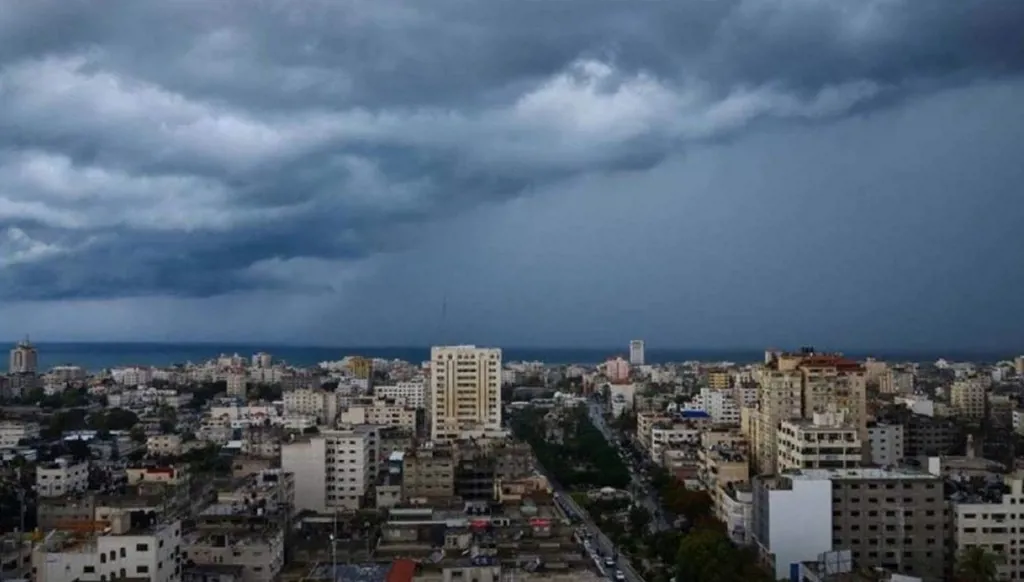 غبار وطقس متقلّب وانخفاض في درجات الحرارة... ماذا في الأيام المقبلة؟