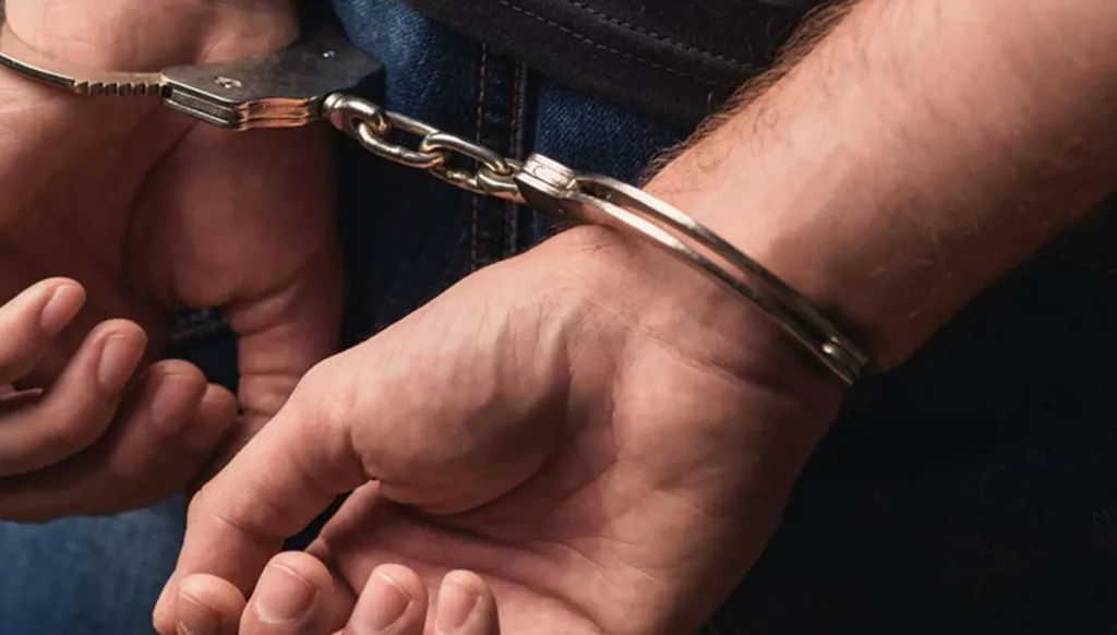 يسرق الدراجات النارية من داخل المباني في صور... ويبيعها في مخيم الرشيديّة