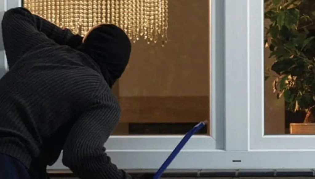 في طرابلس... مجهول يسرق 300 ألف دولار من منزل