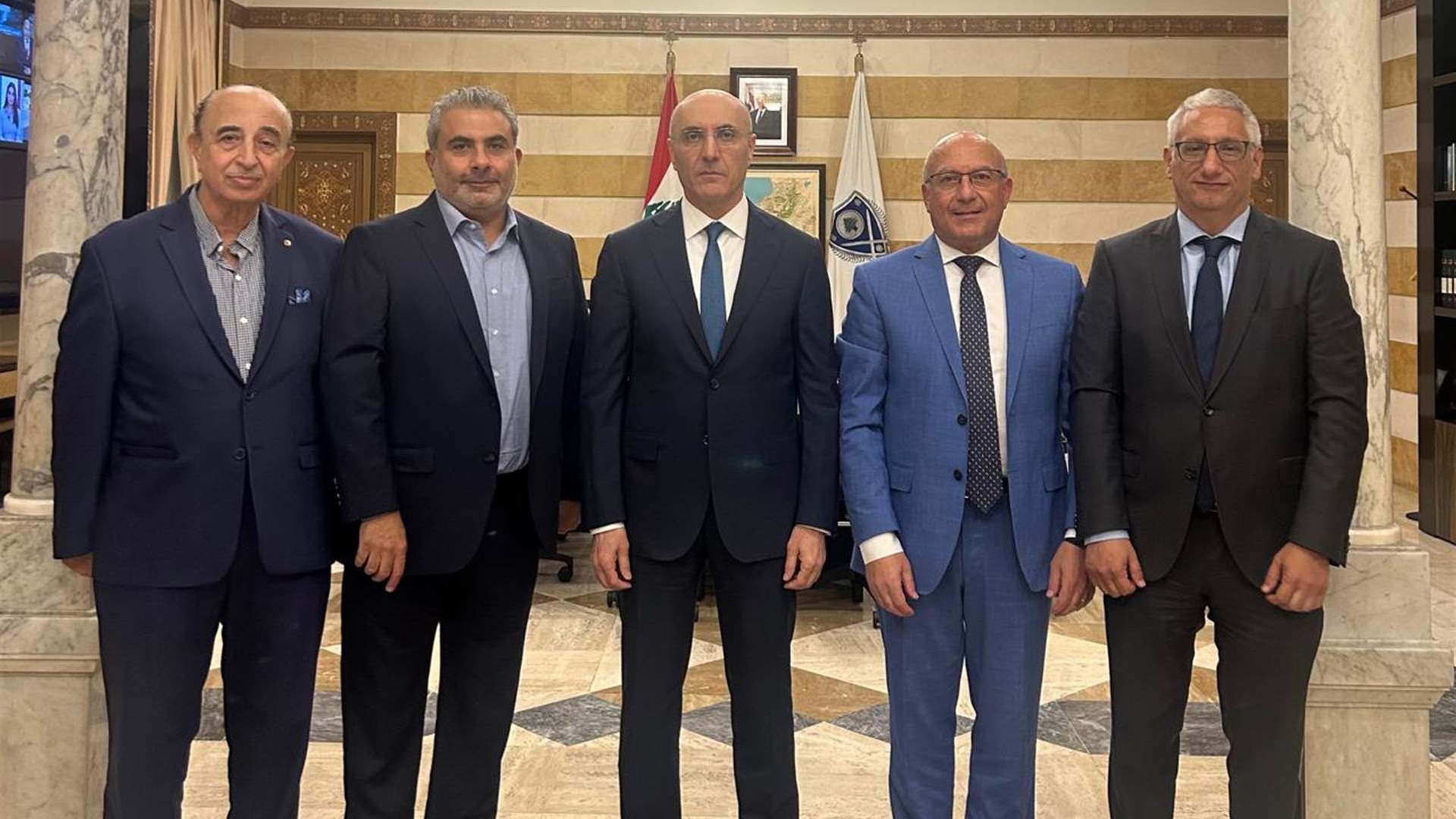 تجمع نقباء المهن الصحية في زيارة لوزير الداخلية أحمد الحجار