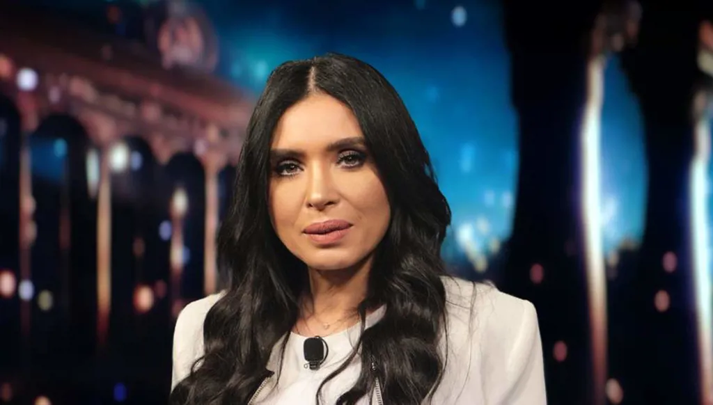 الراقصة دينا: مشاهد صيدنايا ذكاء اصطناعي... باسل الأسد كان يجلس معي (فيديو)