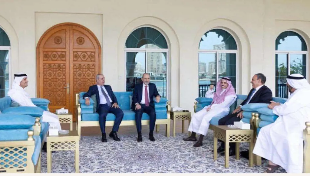 مشهد "بالغ التعقيد" في غزة: مقترحات وجهود عربية لوقف التصعيد