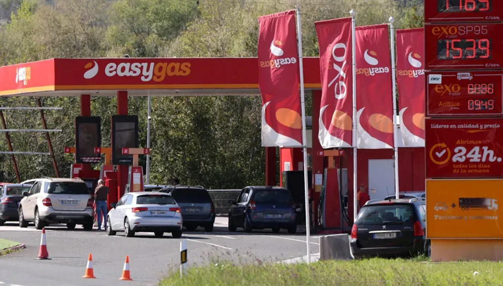 Oil prices surge amid Middle East tensions and Iran Strait closure