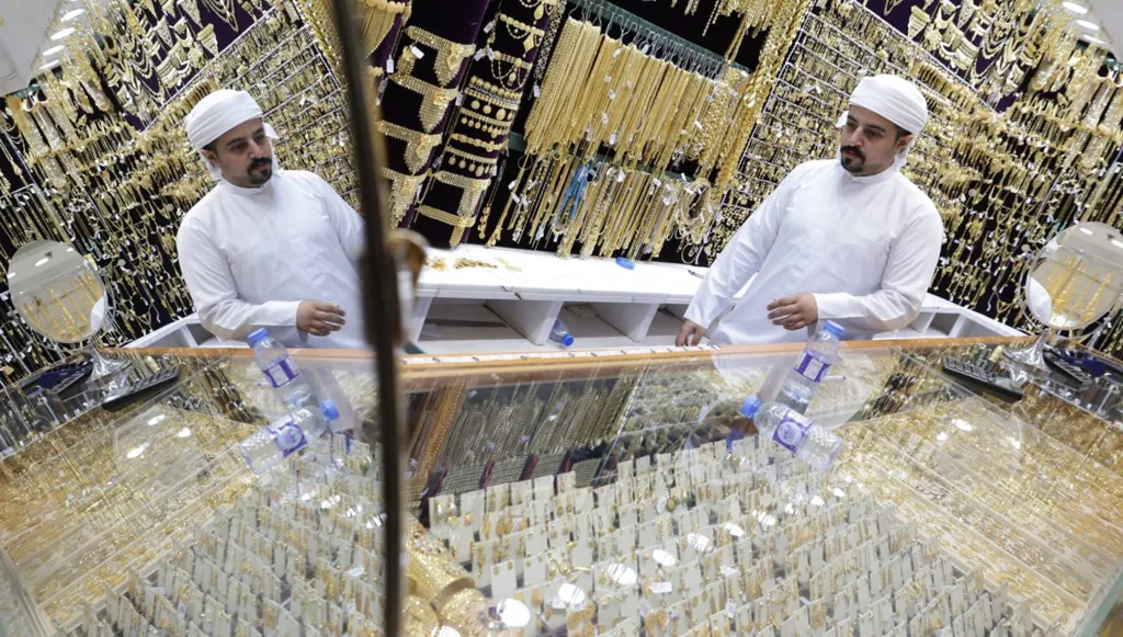 تجارة الذهب في الإمارات... كيف يتحوّل المعدن المخزّن إلى تمويل للشركات؟