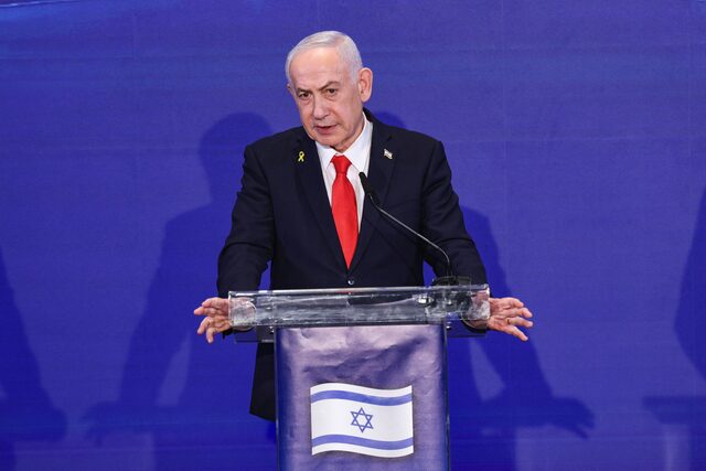 رئيس الوزراء الإسرائيلي بنيامين نتنياهو يتحدث خلال مؤتمر صحفي في القدس يوم 22 كانون الأول/ديسمبر 2025. (رويترز)