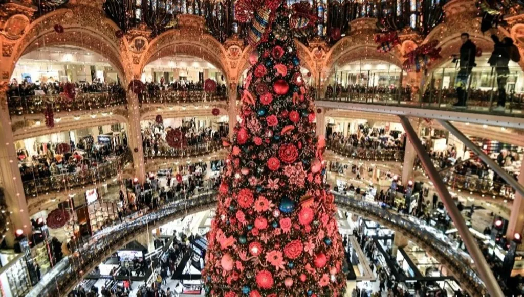 موسم الأعياد ماكينة إنفاق عالمية