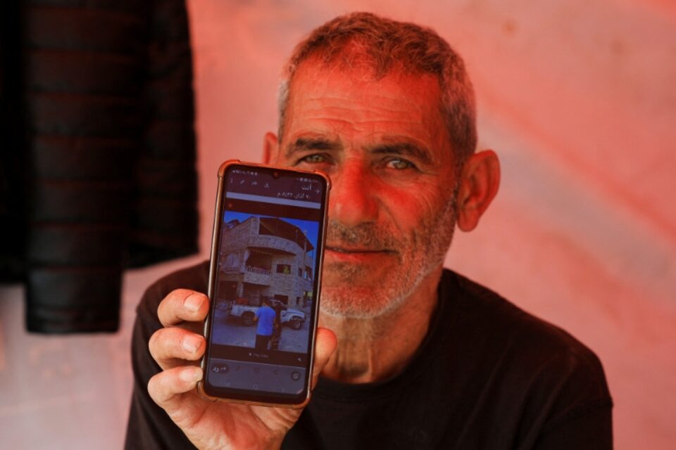 أحد سكان كفركلا (رويترز). 