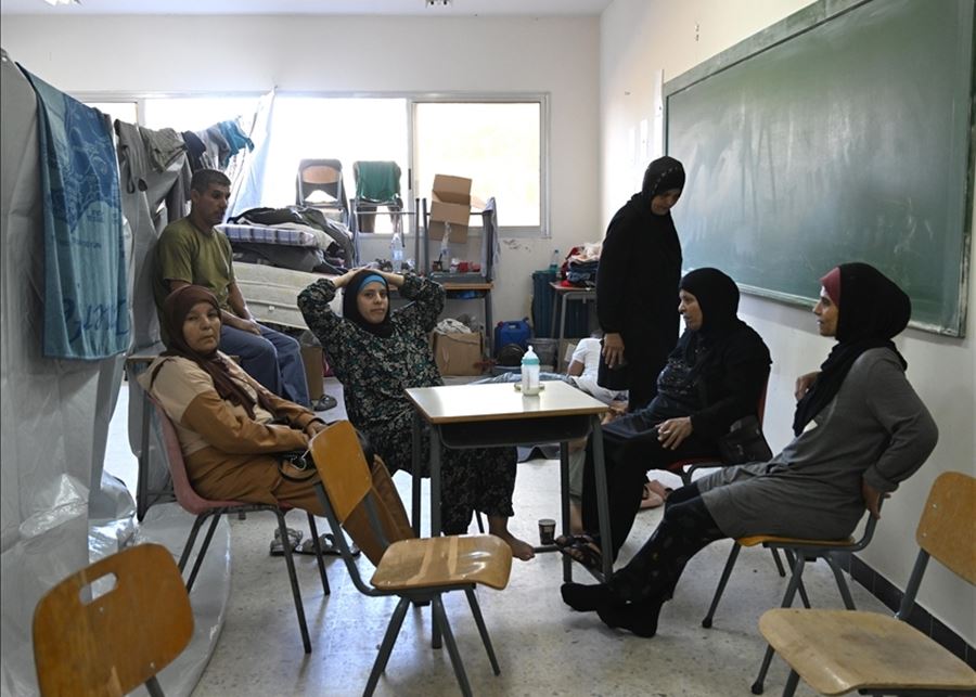 نازحون في المدارس.