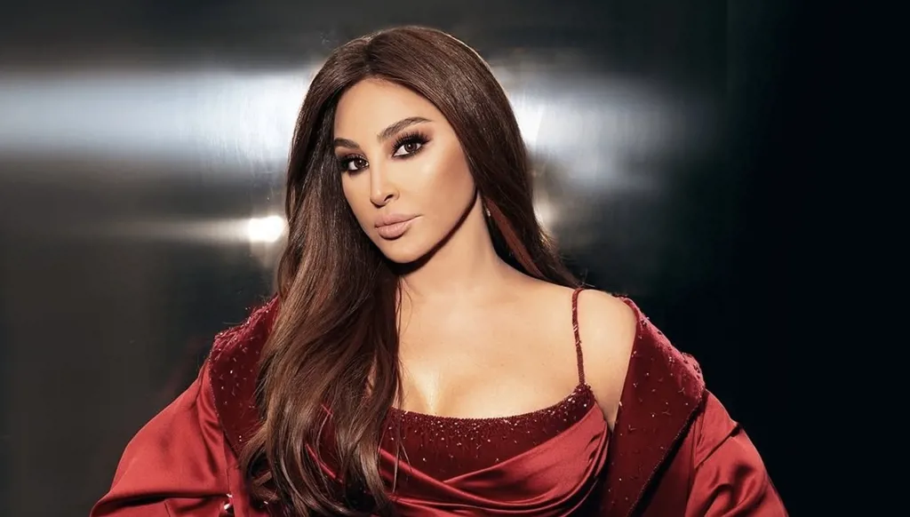 في حفل جوائز "بيلبورد" عربية... إليسا بإطلالة راقية بالأحمر الياقوتي من نيكولا جبران (صور وفيديو)