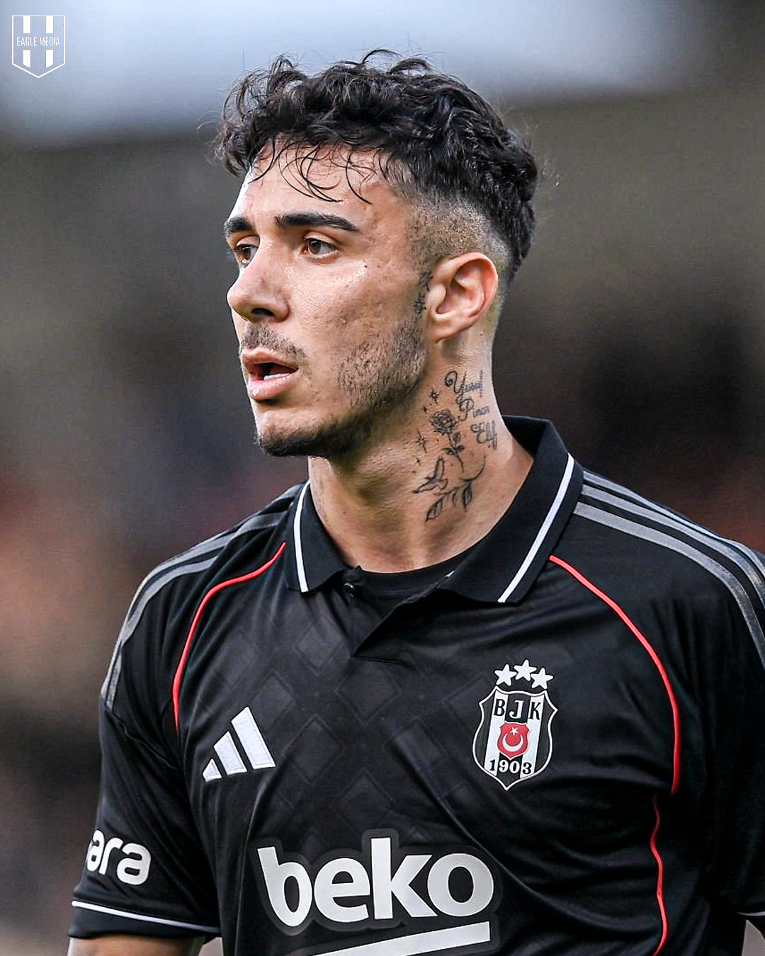 لاعب نادي بشكتاش التركي إميرهان توبجو.
