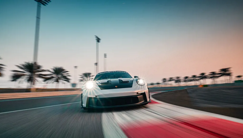حلبة مرسى ياس في أبوظبي تطلق تجربة قيادة سيارة بورشه 911 GT3 RS