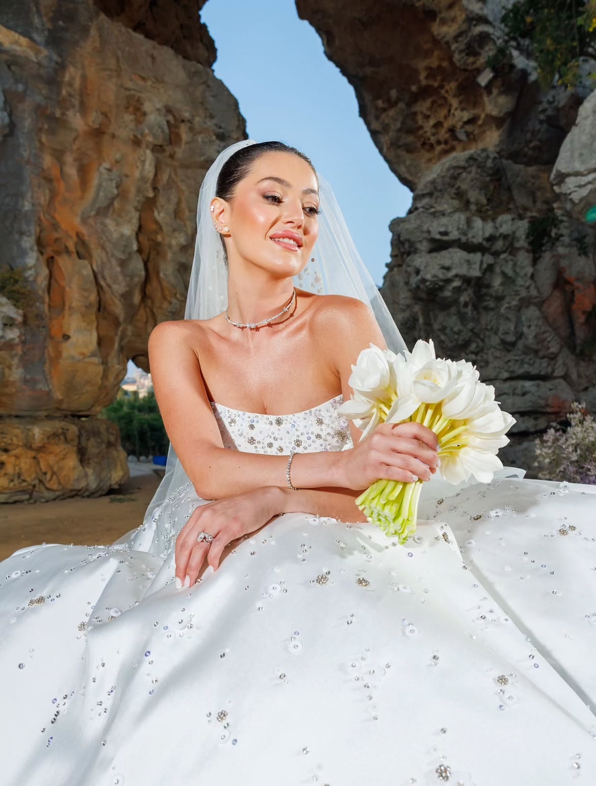 دانا الحلاني عروس 2026 بتوقيع إيلي صعب (انستغرام Lebanese Weddings)