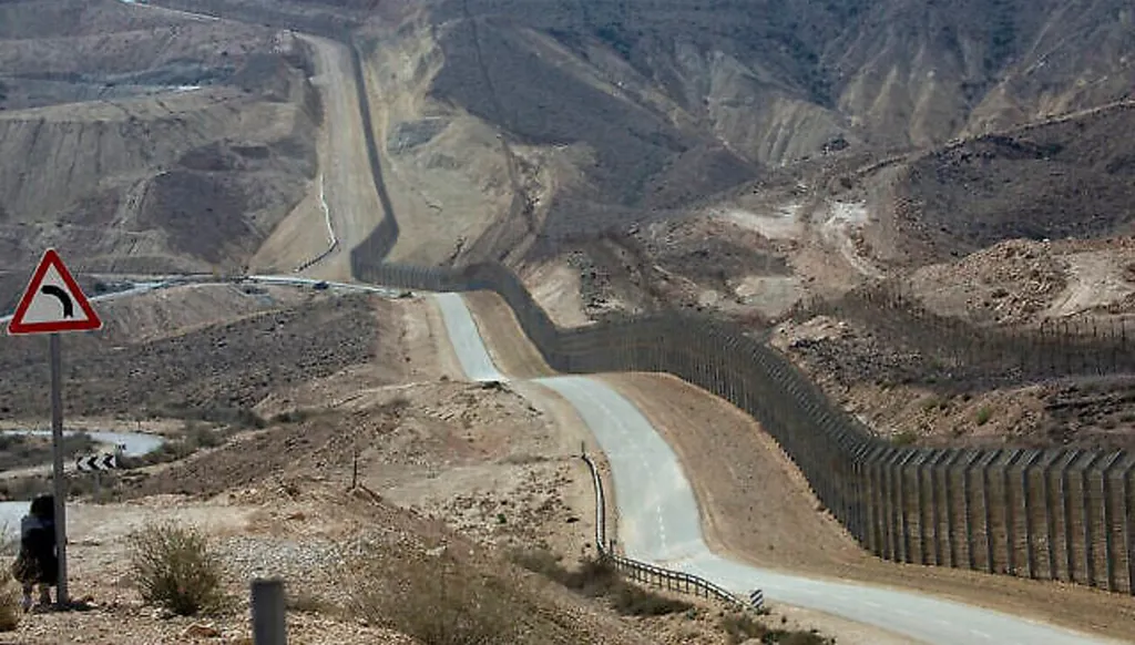 "مهربون وعمّال مهاجرون"... الجيش الإسرائيلي يعلن مقتل 4 أشخاص على حدود مصر