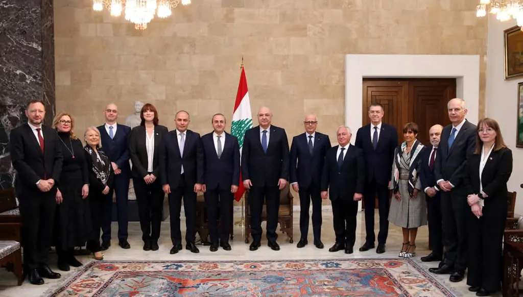 نصف المجلس في منبريات "الثقة"