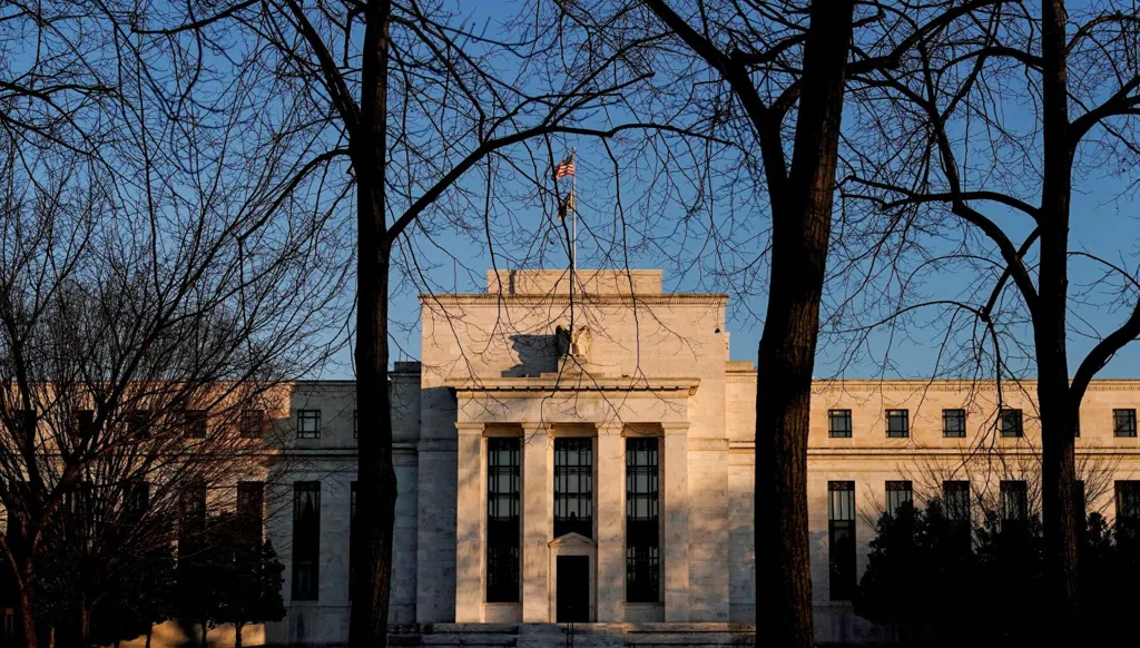 محضر الفيدرالي الأميركي يكشف معضلة الحرب