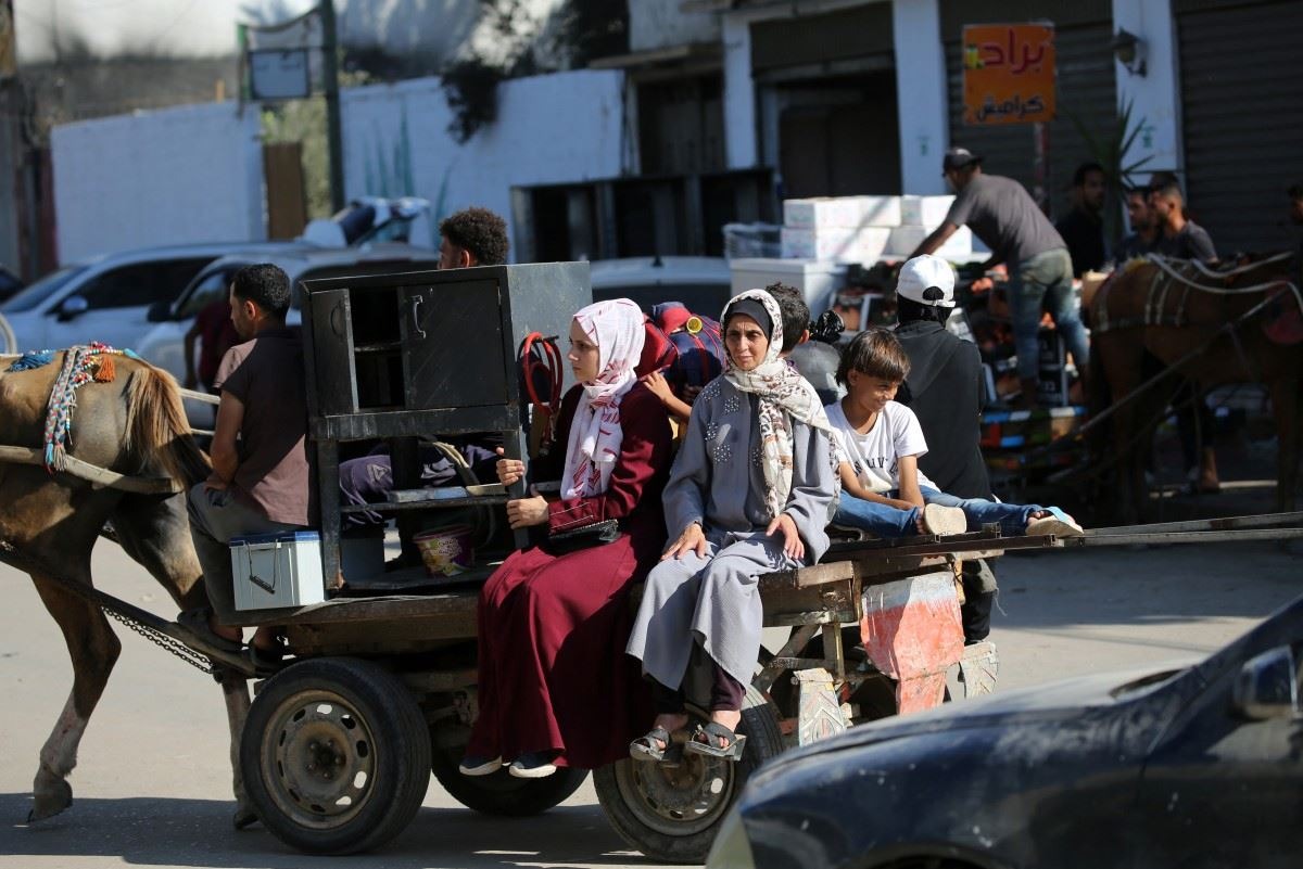 فلسطينيون نازحون في قطاع غزة (أ ف ب)
