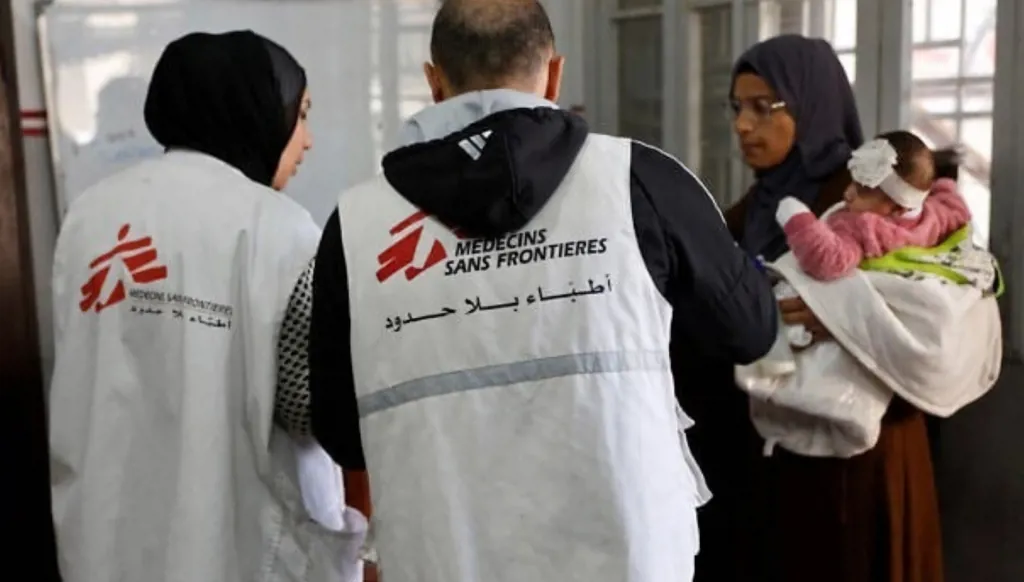 حرب "الرواية الرقمية": إسرائيل تموّل حملة إعلانية في بريطانيا لشيطنة "أطباء بلا حدود"