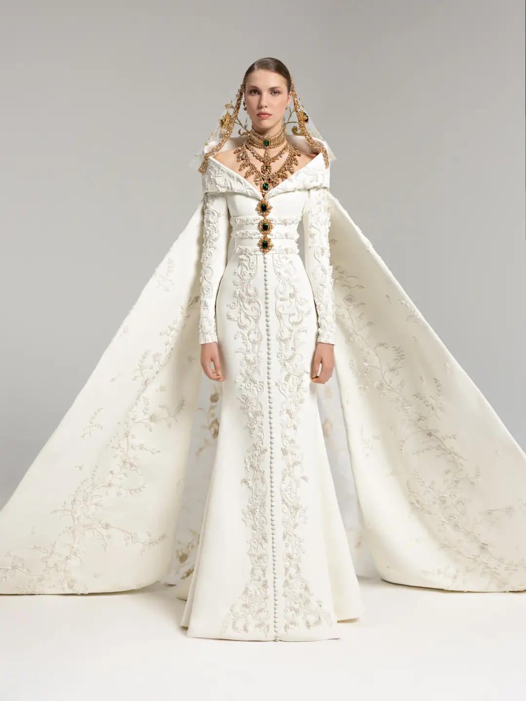 فستان زفاف ملكي من مجموعة كش ملك لربيع وصيف 2026 (دار خالد أند مروان)