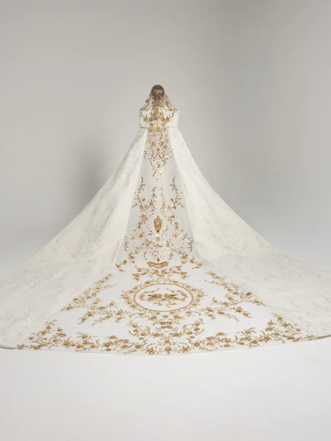 فستان زفاف ملكي من مجموعة كش ملك لربيع وصيف 2026 (دار خالد أند مروان)