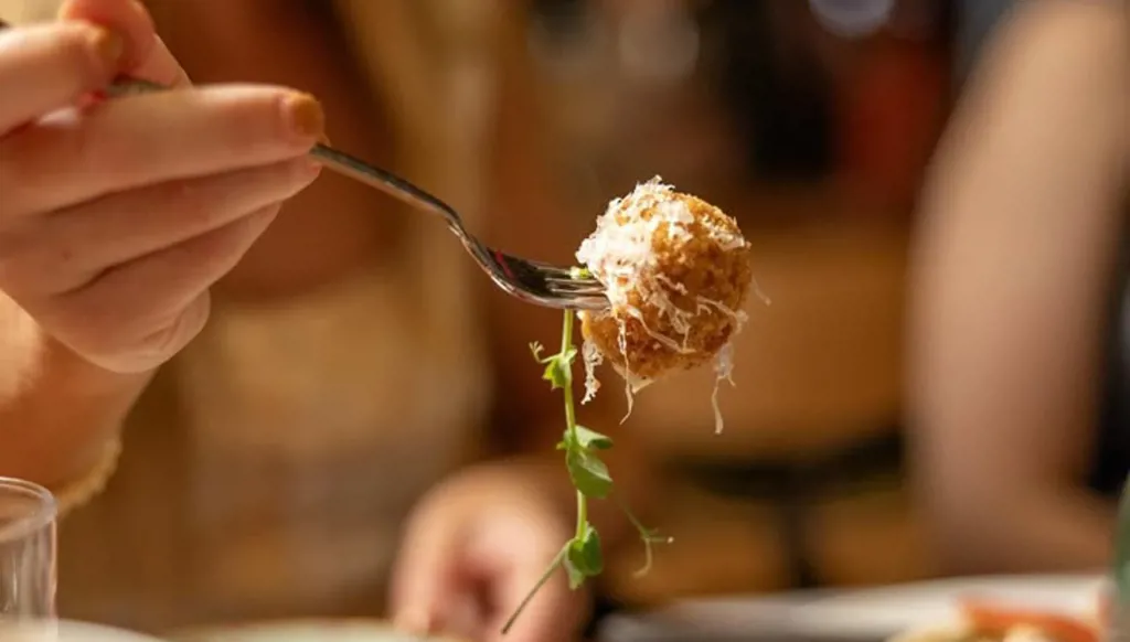 هل يمكنك تذوق الطعام دون تناوله؟ التكنولوجيا الجديدة تجعل ذلك ممكناً!