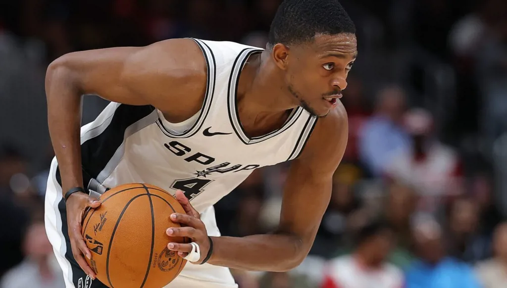 سبيرز يُمدد عقد فوكس مقابل 229 مليون دولار