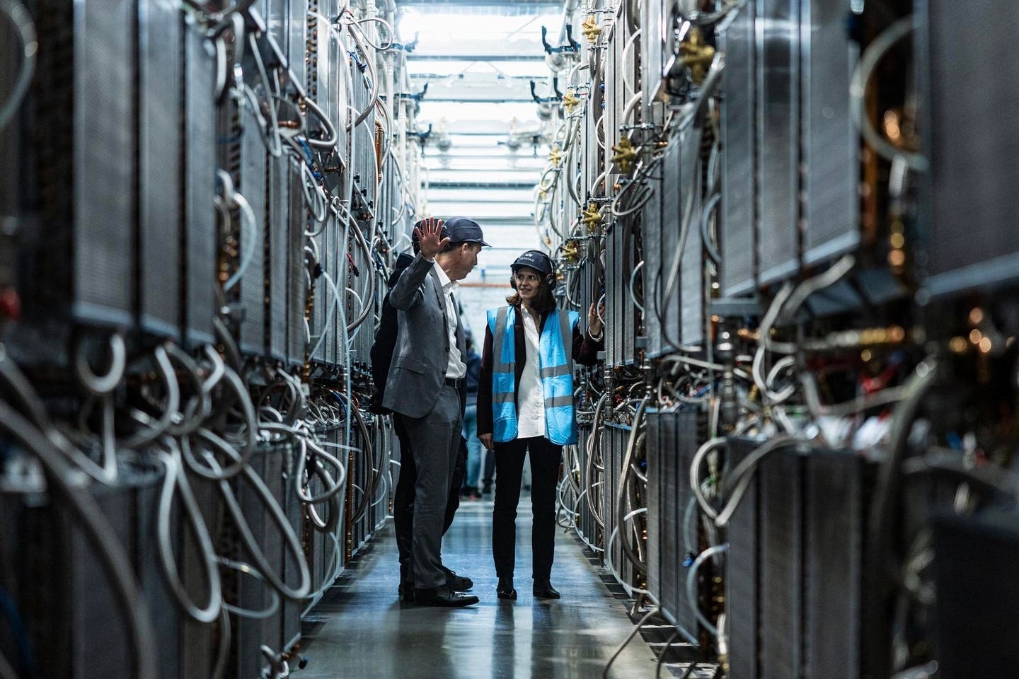 في داخل أحد مراكز البيانات الأميركية. (فرانس برس)