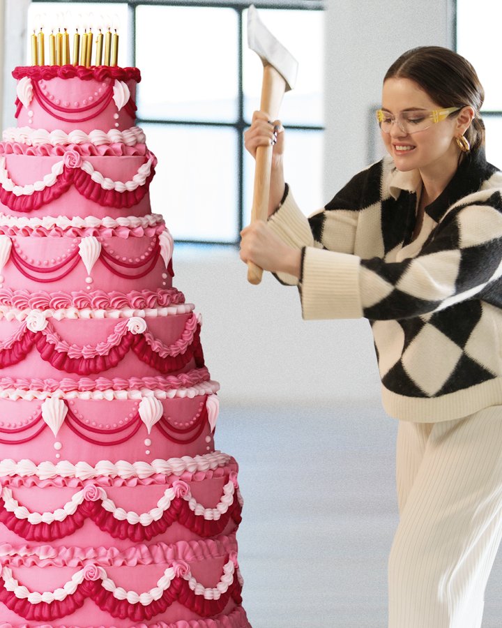 سيلينا غوميز (إكس).