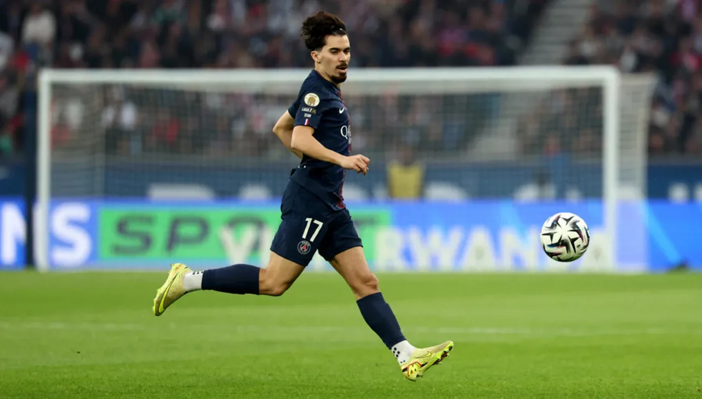 فيتينيا عقل لا يهدأ في قلب الملعب