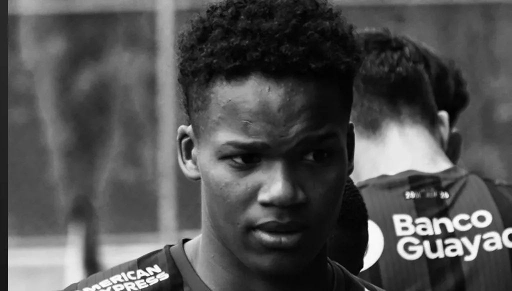 كارثة جديدة في كرة القدم هذا العام... وفاة ابن الـ16 عاماً ميغيل نازارينو في الإكوادور!