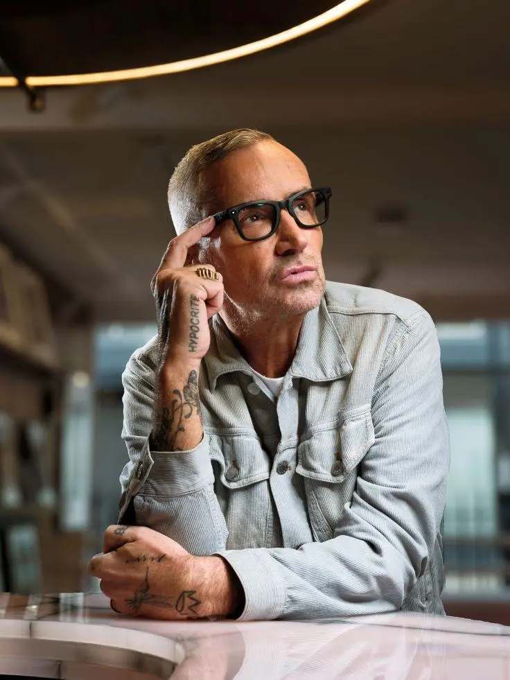 الدي جي البريطاني الشهير فات توني (غوغل).