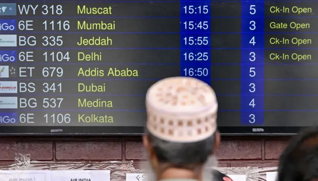 Des milliers de vols cloués au sol, laissant les touristes en difficulté et coûtant des milliards