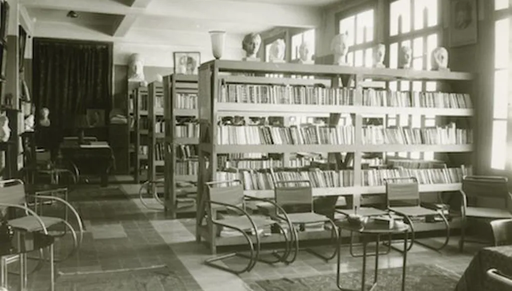 La Fondation Corm, rue Habib Bacha Saad, pas loin de l'artère de la rue de Damas, est un espace de culture et d'Art ouvert à tous et en partenariat avec l'USJ