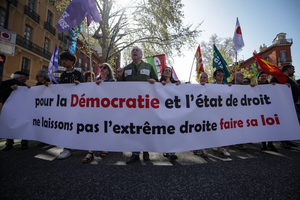 تظاهرة ضد اليمين المتطرف دعت إليها جمعيات وأحزاب سياسية فرنسية ( ف ب)
