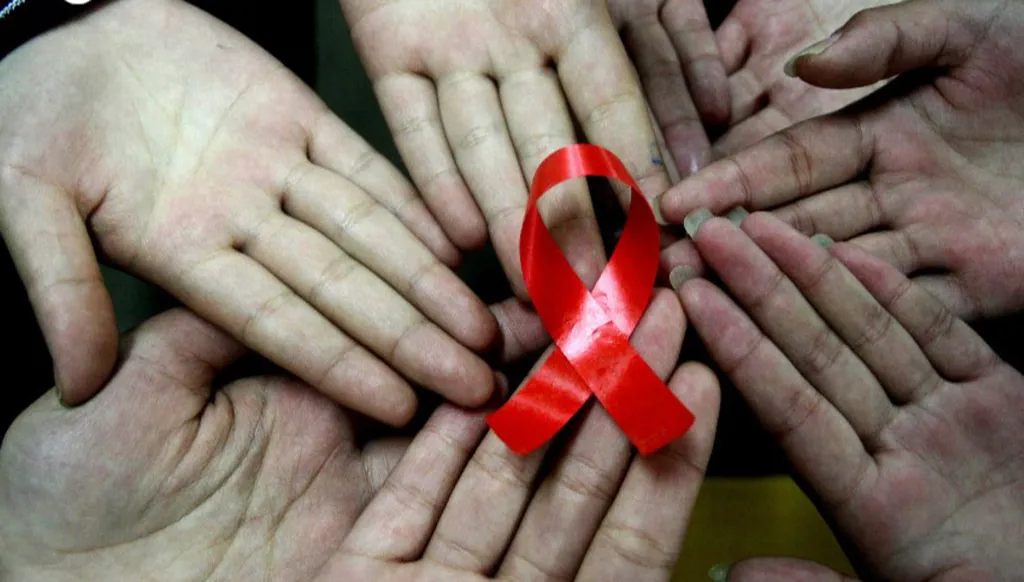 في ظل قرار ترامب... هذا ما يتعرض له ملايين مرضى الإيدز في حال وقف الدعم لعلاجاتهم