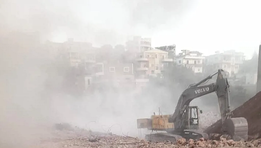 بالفيديو... درون إسرائيلية تستهدف جرّافة في بلدة عيترون