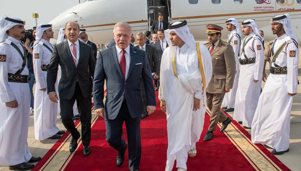 ملك الأردن يصل الدوحة للمشاركة في القمة العربية الإسلامية الطارئة المقرر عقدها اليوم