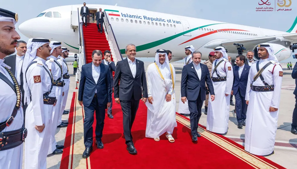 الرئيس الإيراني يصل الدوحة