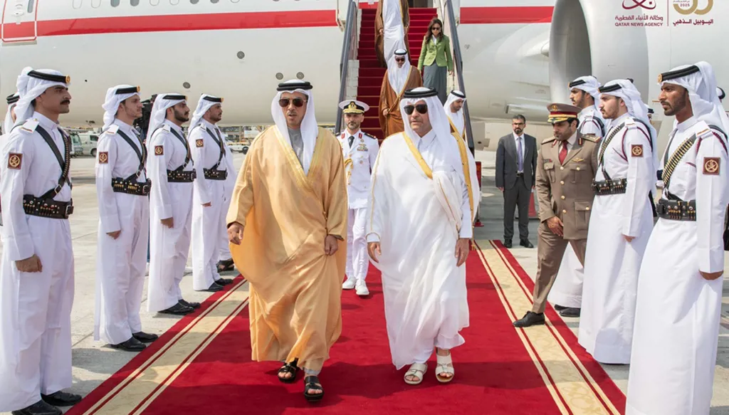 نائب رئيس دولة الإمارات يصل الدوحة
