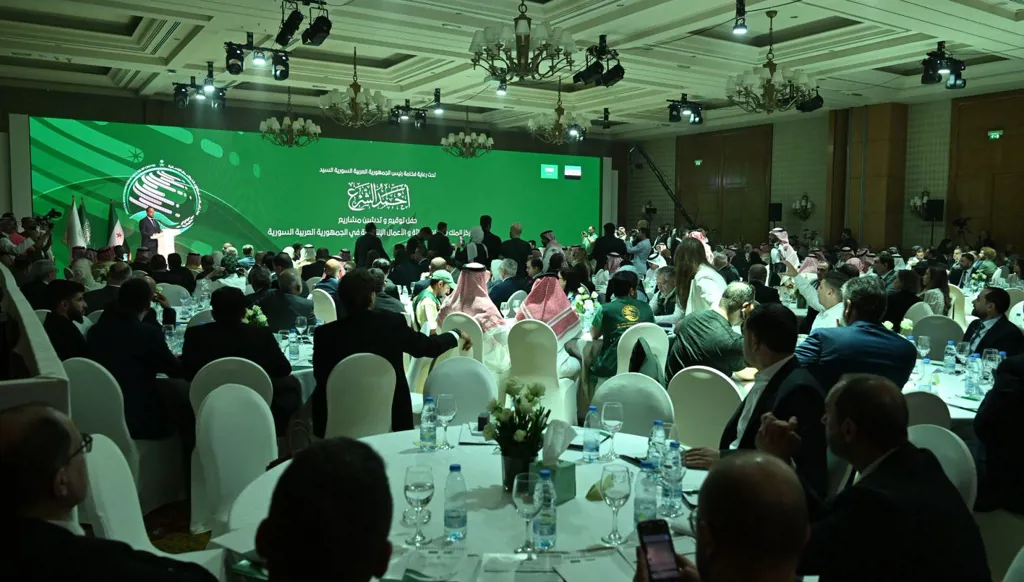 السعودية تطلق مشروعاً لإزالة الأنقاض في دمشق وريفها (صور)