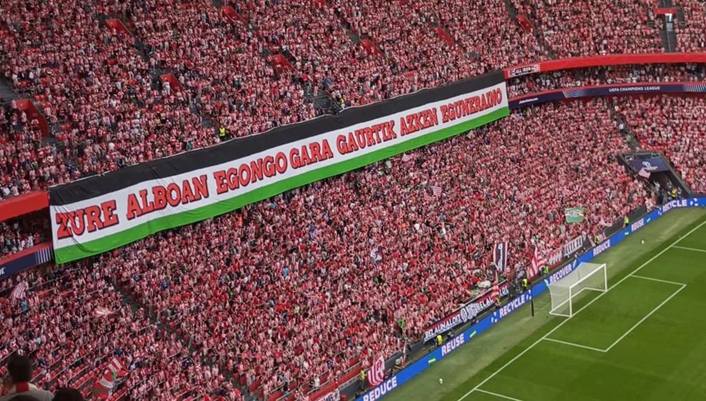 جماهير أتلتيك بلباو ترفع الأعلام الفلسطينية في دوري أبطال أوروبا (صور وفيديو)