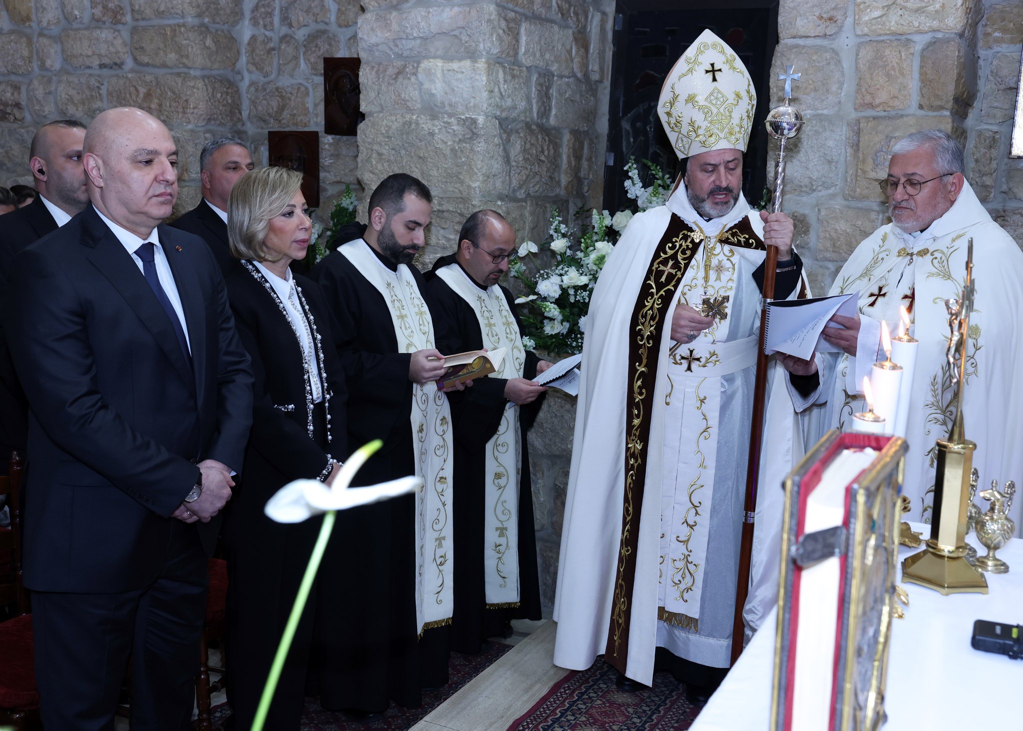 رئيس الجمهورية واللبنانية الأولى شاركا في قداس الرهبانية الانطونية (الرئاسة اللبنانية).